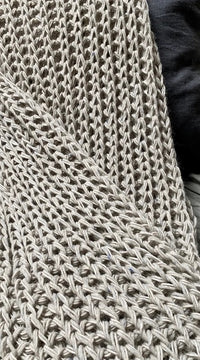 Waning Moon Ö Throw